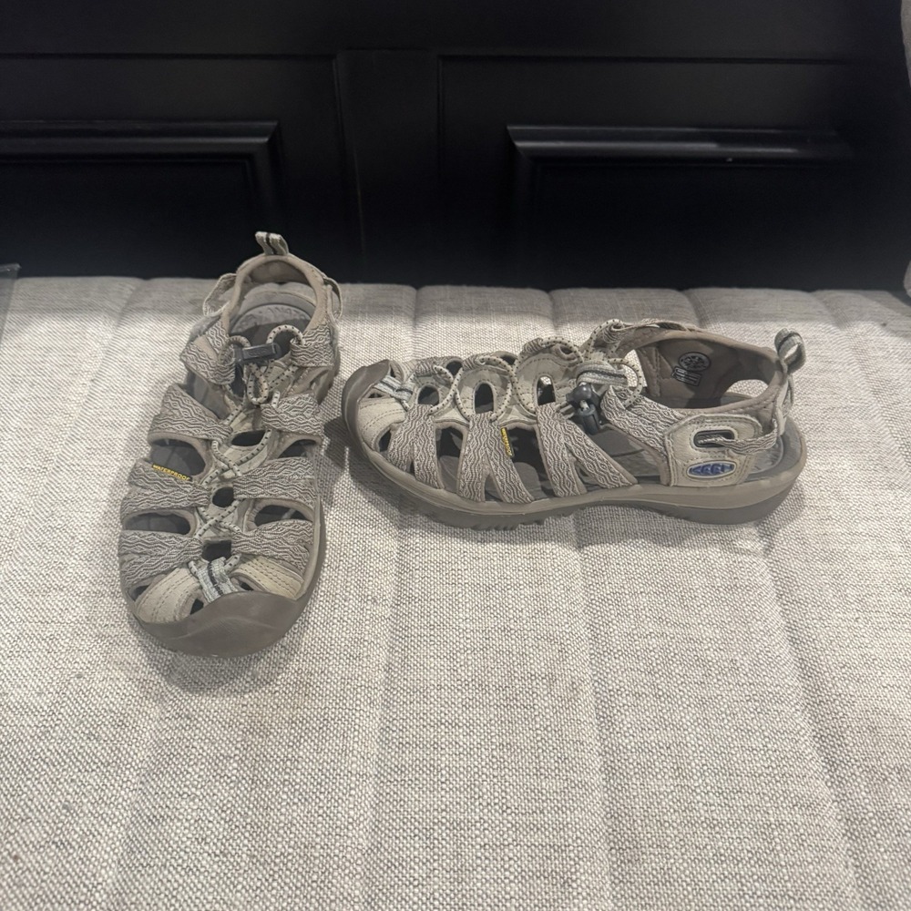 Keen Womens Hiking Sandals Gray Waterproof Bungee Cord Cut Out 6